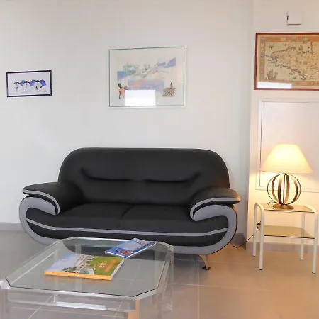Lägenhet Les Allees Du Port By Interhome